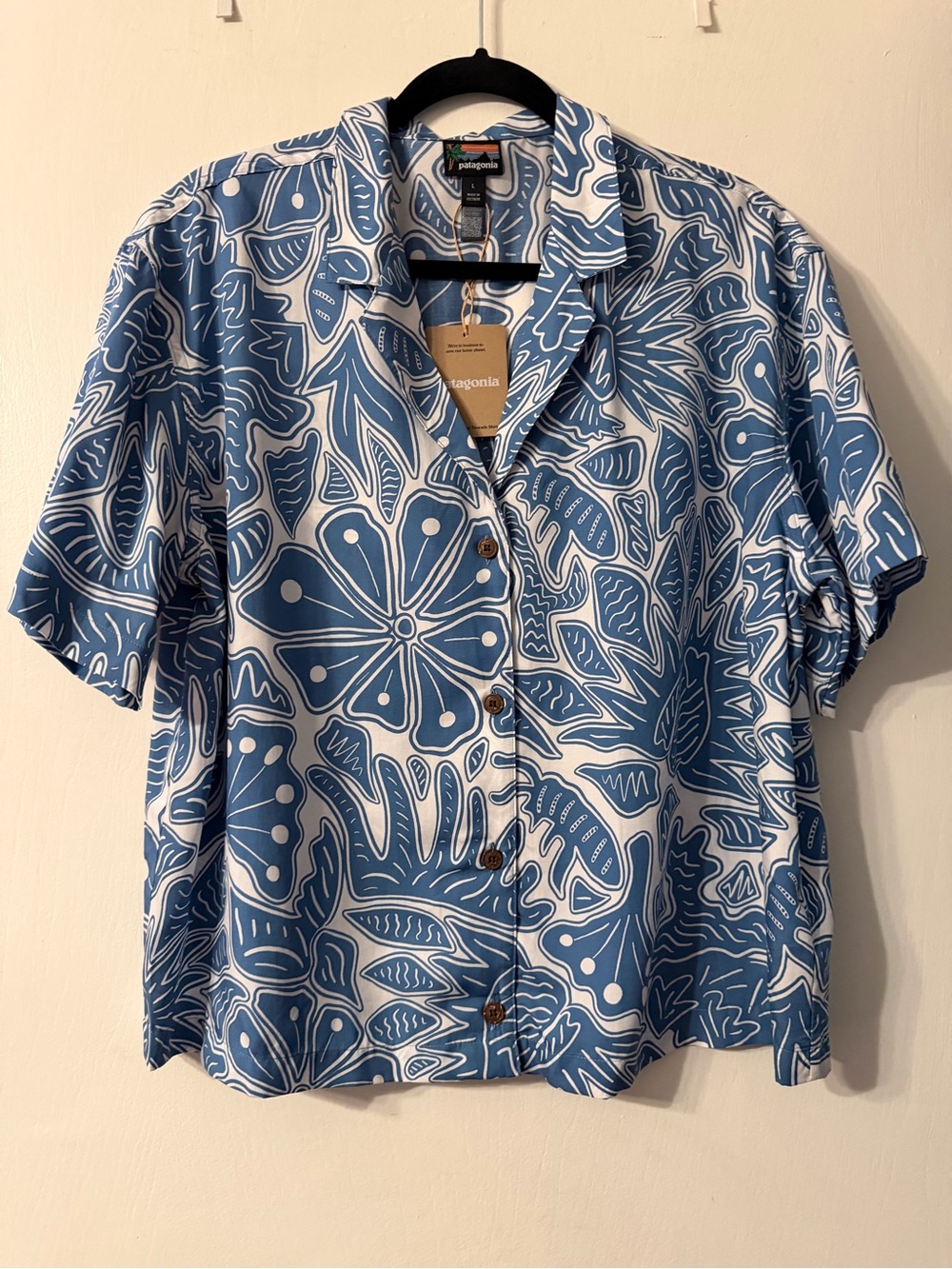 Patagonia Bees & Flowers White and Blue Tropical Print Shirt Sz L